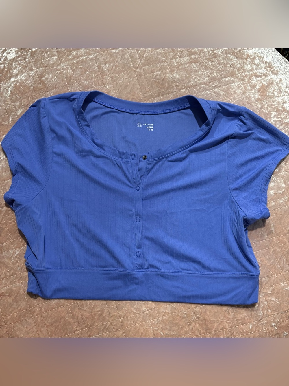 OFFLINE by aerie Ribbed Knit Button Front Cropped Top
Super soft brand new with